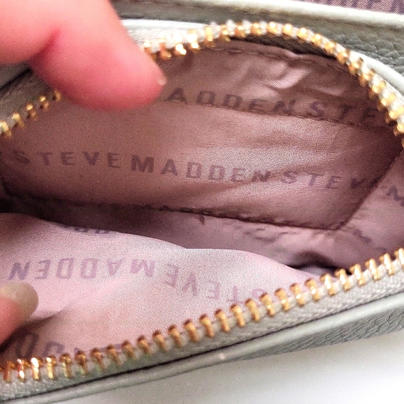 Steve Madden Jade Bangie Wallet on a String - Picture 11 of 12